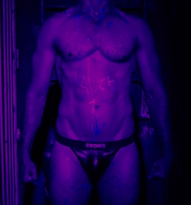 BLACK LIGHT WHITE PARTY